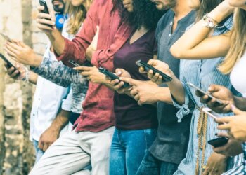 Sending Text Messages of Naked Photos is a Crime! Will Your Teen Be Prosecuted For Sexting?