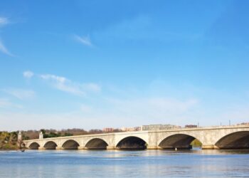 Free Bridges in Tax Avoidance